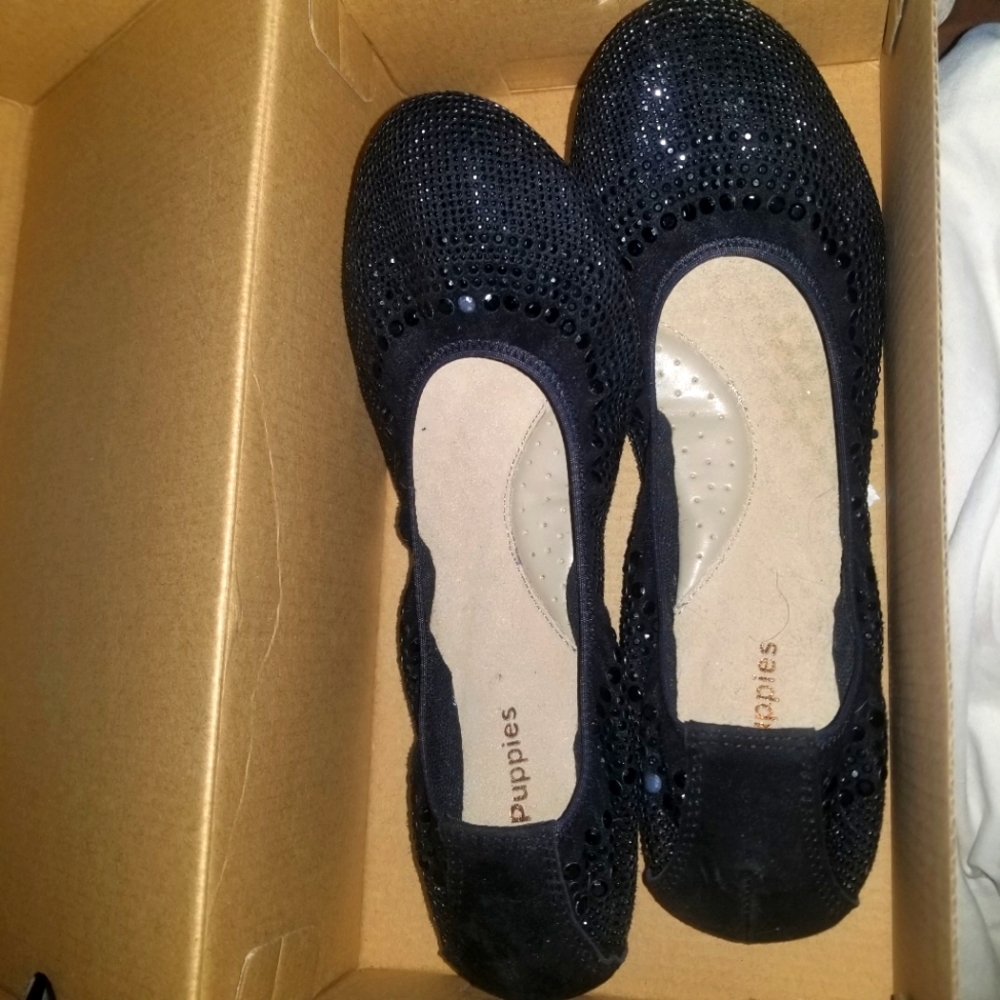 New-Hush Puppies- Women's Chaste flat 2 size 10